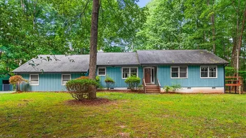 6204 Dryads Ct, Browns Summit, NC 27214