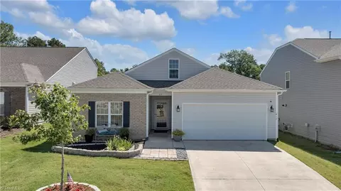 817 Sage Hill Dr, Jamestown, NC 27282