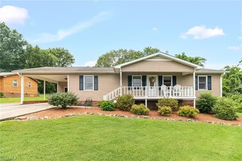 3809 Evergreen Dr, Trinity, NC 27370
