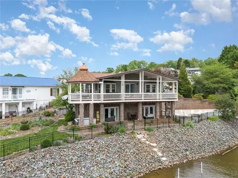 216 Grand View Dr, New London, NC 28127