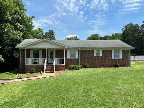 492 Stuart St, Ramseur, NC 27316