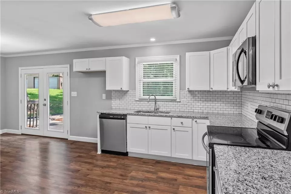 Entry Way - 3129 Wyo Rd, Yadkinville, NC 27055 photo 4 of 5