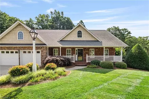 136 Glen Brooke Ln, King, NC 27021