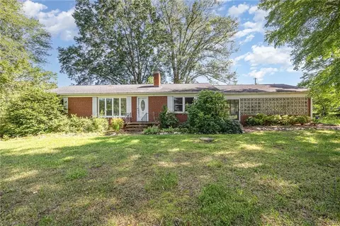 610 Frye Bridge Rd, Clemmons, NC 27012