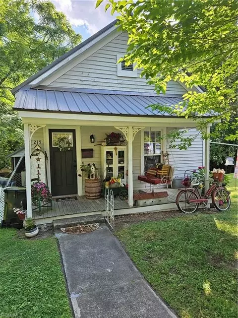 215 9th St, Spencer, NC 28159