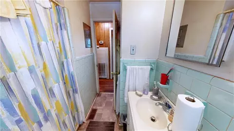 Bath - 2103 Wesley Dr, High Point, NC 27260 photo 1 of 1