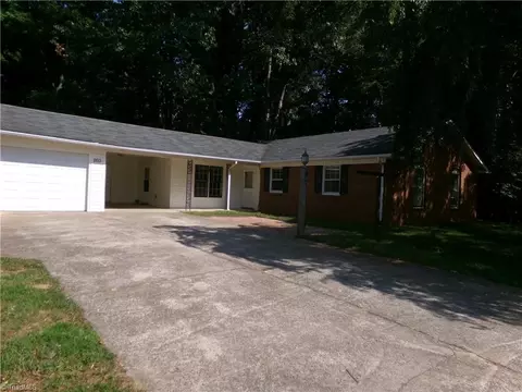 203 Turkey Hill Dr, King, NC 27021