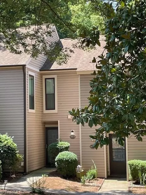 301 Village Ln #E, Greensboro, NC 27409