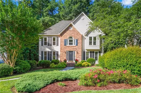 6029 Glenacre Dr, Kernersville, NC 27284