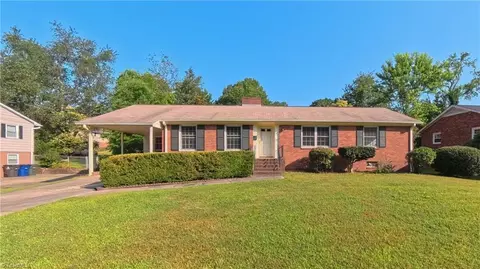 2841 Deerwood Dr, Winston Salem, NC 27103