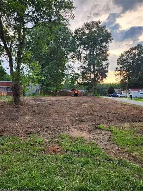 300 Carter St S, Liberty, NC 27298