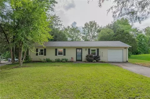 105 Locust Rd, King, NC 27021 photo 5