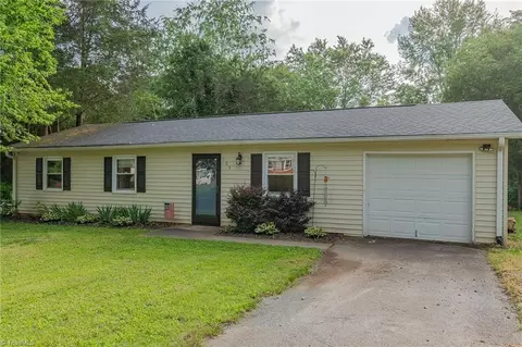 105 Locust Rd, King, NC 27021 photo 4