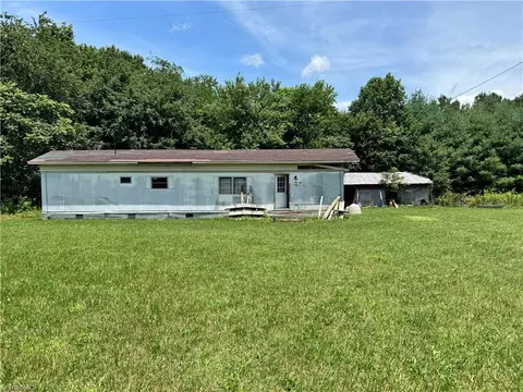 278 Old Berrys Ln W, Roaring River, NC 28669