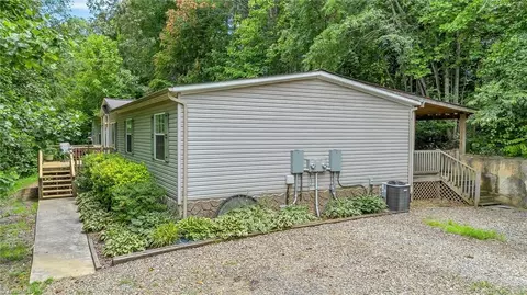 629 Gunters Hill Rd, Boomer, NC 28606