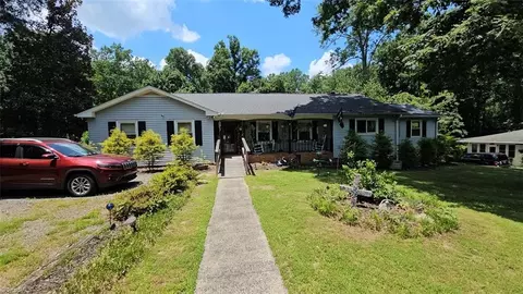 2800 Loch Dr, Winston Salem, NC 27106