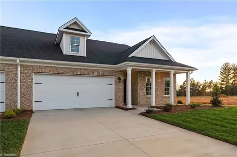 702 Beeson Ct, Clemmons, NC 27012 photo 2