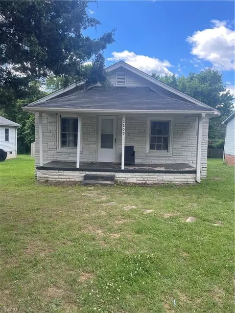 2209 Delta Pl, Greensboro, NC 27406