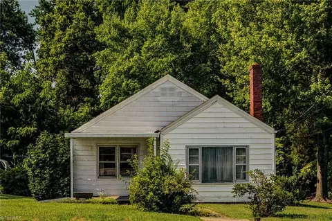 2405 Ellington St, Greensboro, NC 27403