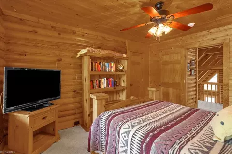 Bedroom - 2235 Buck Mountain Rd, Purlear, NC 28665 photo 6 of 13