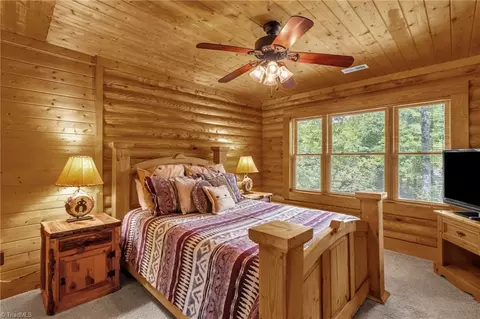Bedroom - 2235 Buck Mountain Rd, Purlear, NC 28665 photo 5 of 13