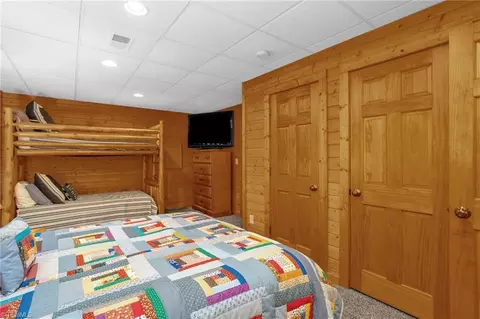 Bedroom - 2235 Buck Mountain Rd, Purlear, NC 28665 photo 12 of 13