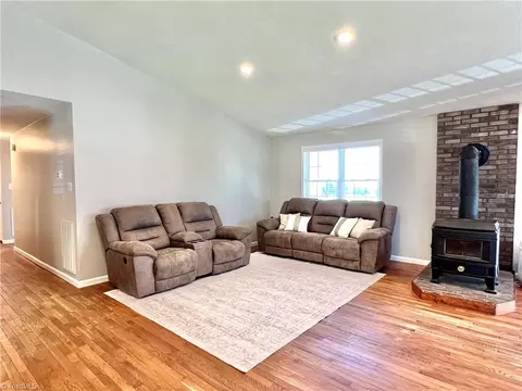 Living - 147 Dutchman Rd, Harmony, NC 28634 photo 1 of 3