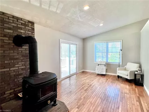 Living - 147 Dutchman Rd, Harmony, NC 28634 photo 2 of 3