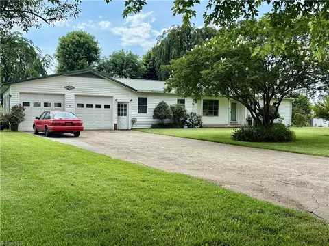 1717 Byrd Rd, Roaring River, NC 28669