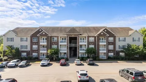 1380 Heritage Pointe Dr #310, Winston Salem, NC 27127