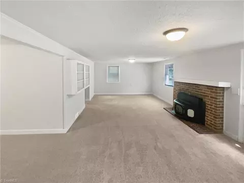 Living - 3230 High Cliffs Rd, Pfafftown, NC 27040 photo 8 of 8