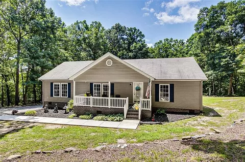 1004 Anderson Dr, Randleman, NC 27317