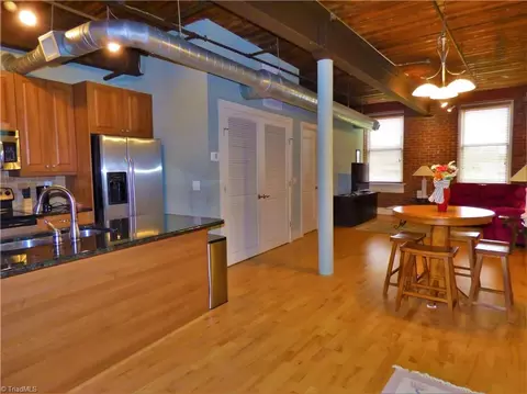 836 Oak St #301, Winston Salem, NC 27101
