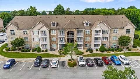 7102 Friendly Ave #306, Greensboro, NC 27410