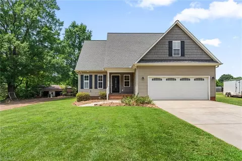 1512 Hampton St, Lexington, NC 27295
