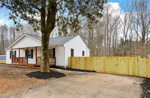 5425 Davis Rd, Winston Salem, NC 27105