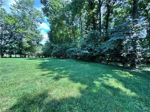 105 Eldridge Ln, State Road, NC 28676 photo 2