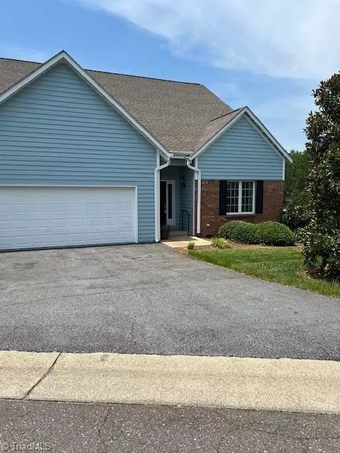 375 Hollybrook Dr, Bermuda Run, NC 27006