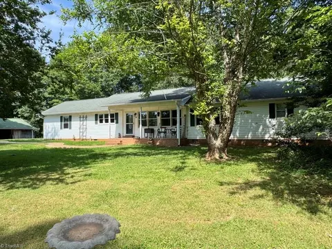 1125 Apple Blossom Ln, Westfield, NC 27053