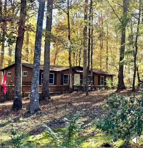 1070 Burdun Ln, Walnut Cove, NC 27052