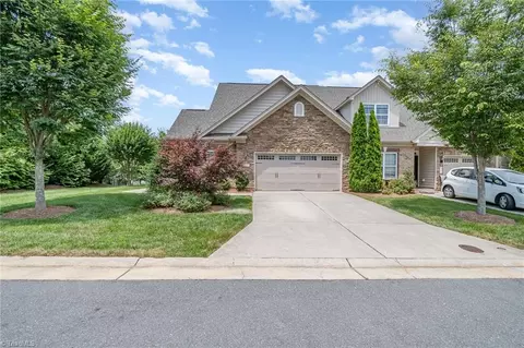 5207 York Place Ct, Walkertown, NC 27051