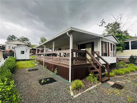 152 Hollywood Cir, Mount Gilead, NC 27306