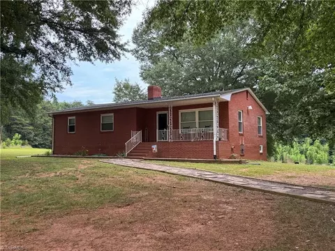 2765 Green Oaks Dr, Winston Salem, NC 27107