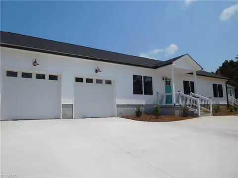 531 Old Hollow Rd, Winston Salem, NC 27105