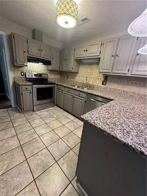 420 Logan Ct, King, NC 27021 photo 4