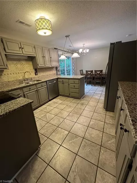 420 Logan Ct, King, NC 27021 photo 5
