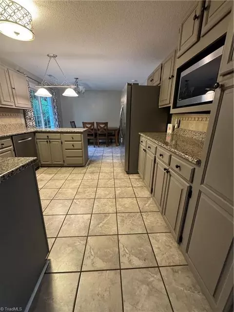 420 Logan Ct, King, NC 27021 photo 3