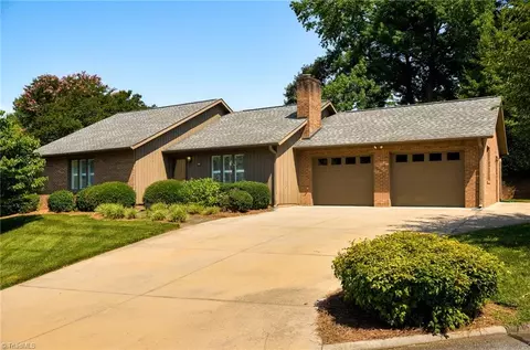 211 Chadbourne Dr, Winston Salem, NC 27104