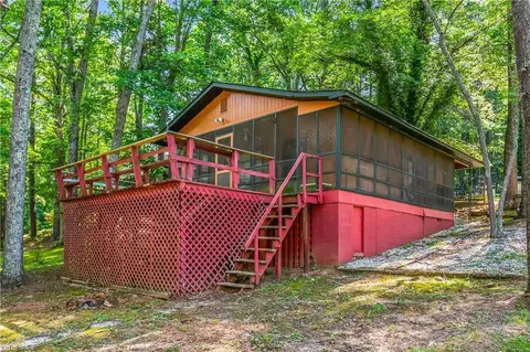 1187 Lakeshore Ln, Mount Airy, NC 27030