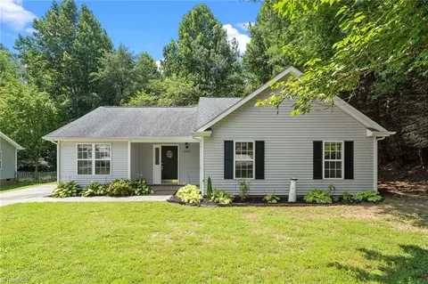 6885 Ironwood Cir, Greensboro, NC 27410